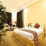 De Hotel Belwood Near Igi Delhi Airport