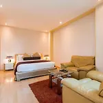 De Hotel Belwood Near Igi Delhi Airport