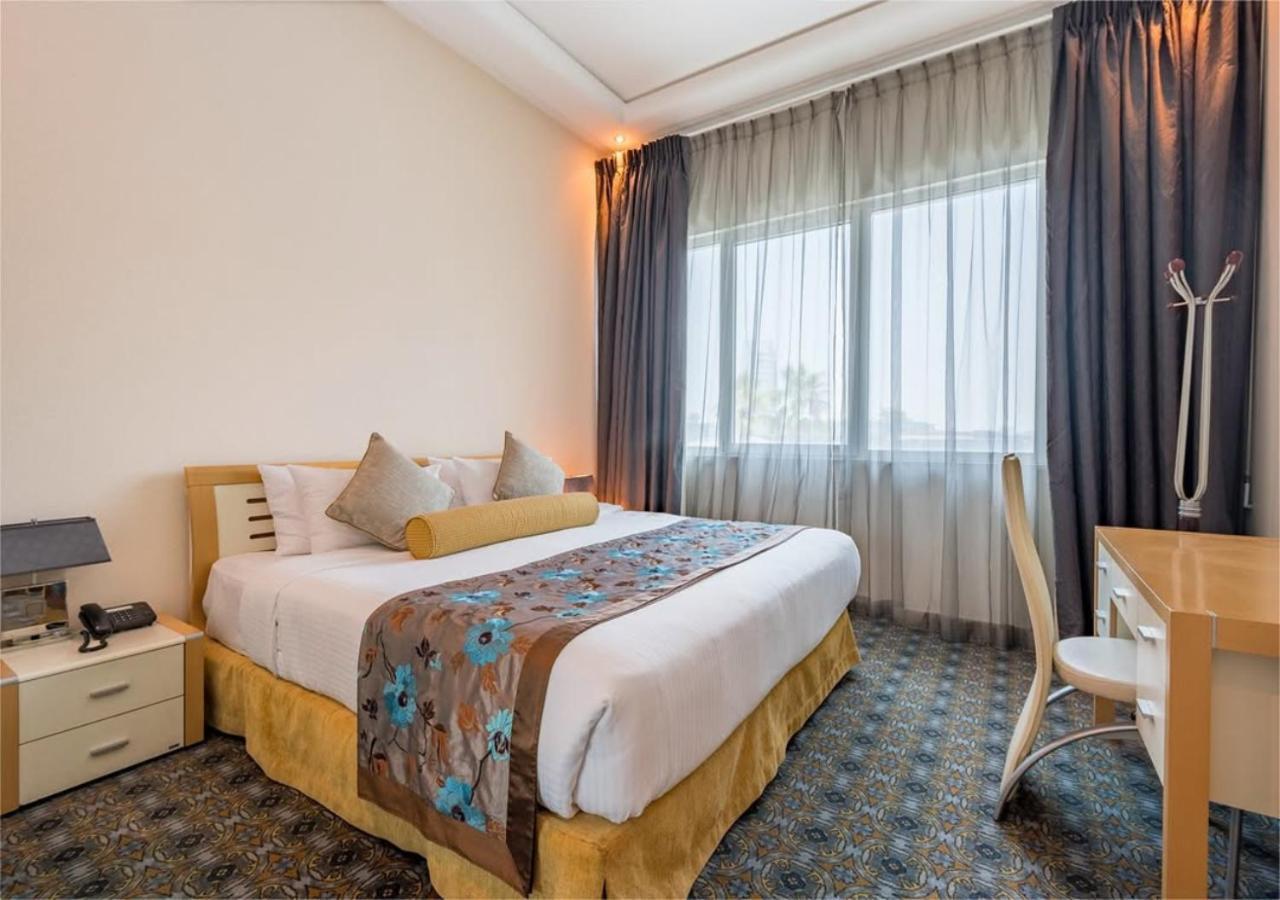 De Belwood Near Igi Delhi Airport 4*
