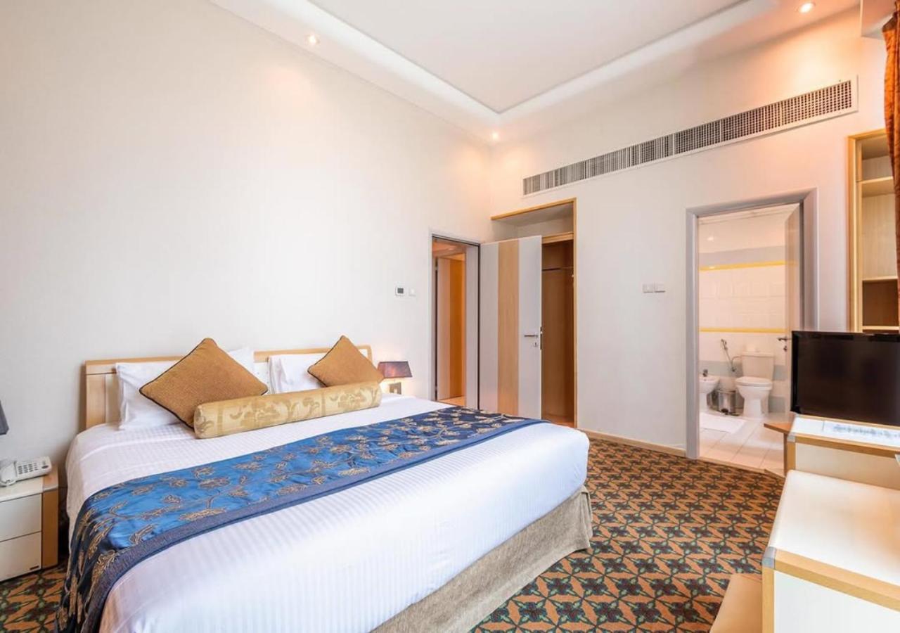 De Belwood Near Igi Delhi Airport